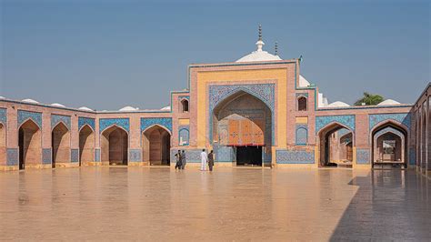  Shah Jahan Mosque: มัสยิดอายุหลายศตวรรษที่งดงามและสง่างาม